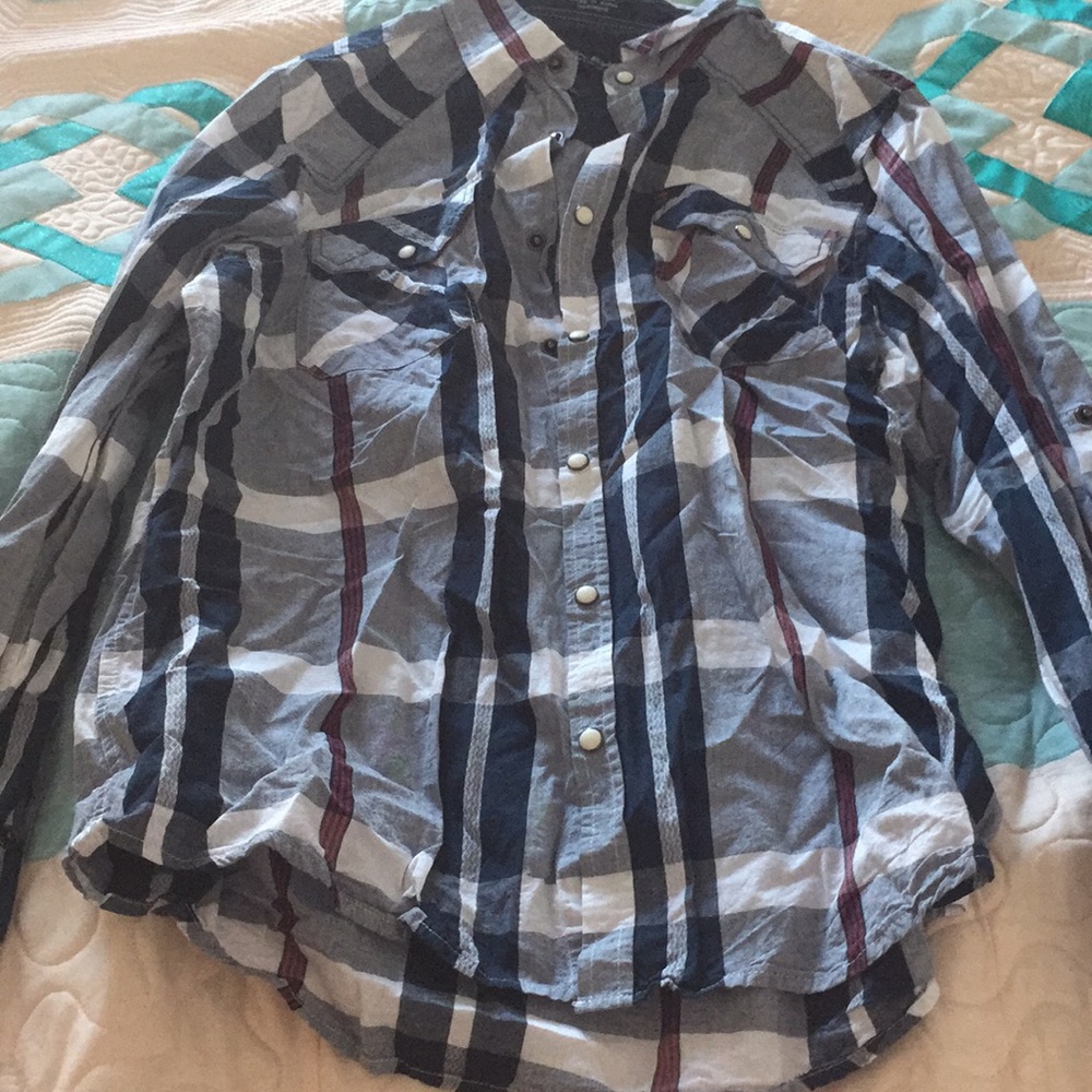 Men’s medium pearl snap button down